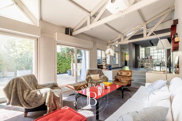 Courbevoie, Maison 7 Chambres -  258 m² à vendre