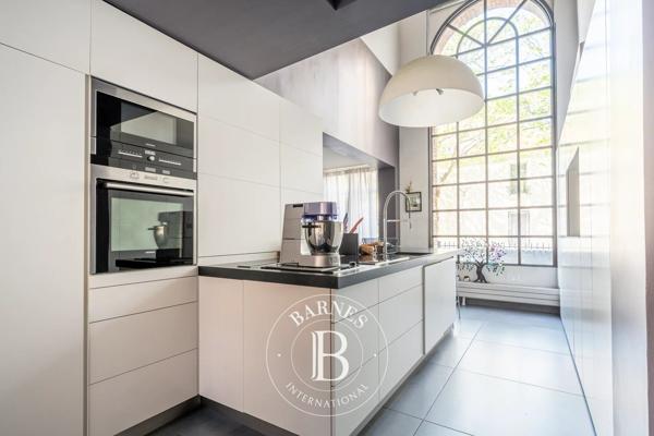 Courbevoie, Maison 7 Chambres -  258 m² à vendre