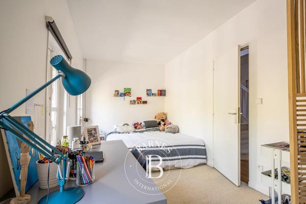 Courbevoie, Maison 7 Chambres -  258 m² à vendre