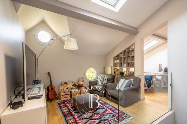 Courbevoie, Maison 7 Chambres -  258 m² à vendre
