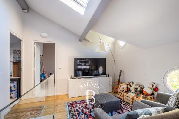Courbevoie, Maison 7 Chambres -  258 m² à vendre