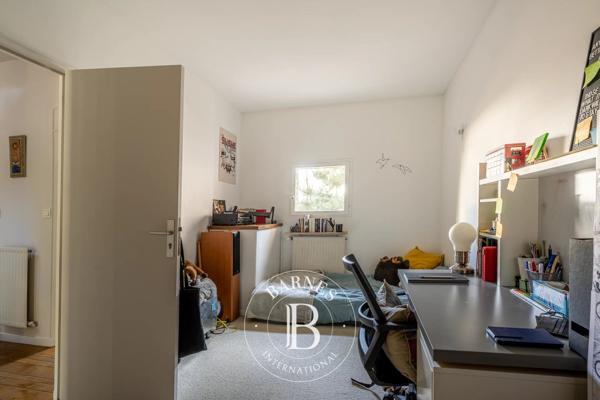 Courbevoie, Maison 7 Chambres -  258 m² à vendre