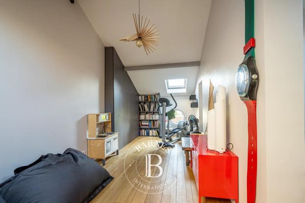 Courbevoie, Maison 7 Chambres -  258 m² à vendre