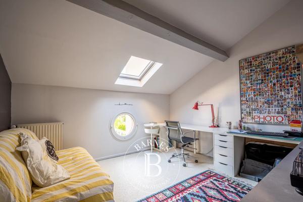 Courbevoie, Maison 7 Chambres -  258 m² à vendre