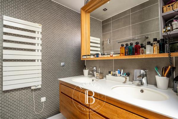Courbevoie, Maison 7 Chambres -  258 m² à vendre