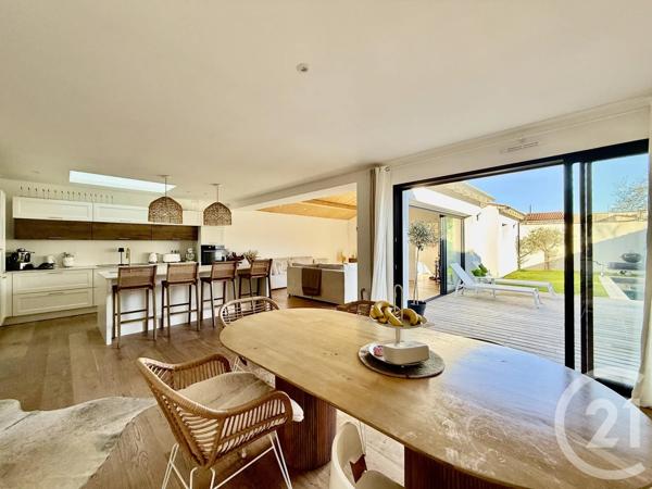 Maison à vendre  4 pièces - 142 m 2   L HOUMEAU  - 17