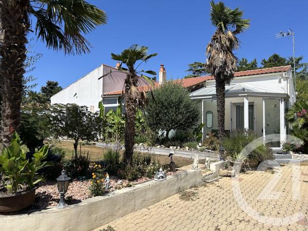 Maison à vendre  4 pièces - 142 m 2   L HOUMEAU  - 17