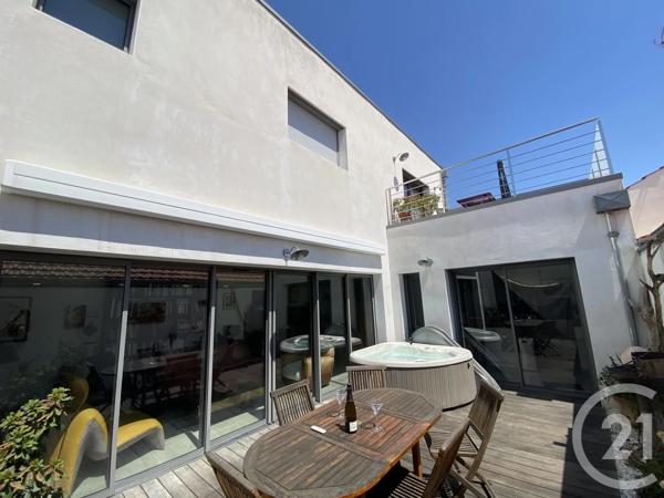 Maison à vendre  4 pièces - 142 m 2   L HOUMEAU  - 17