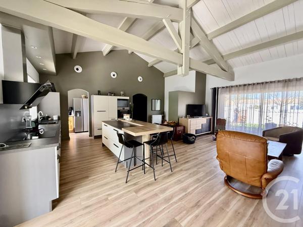 Maison à vendre  4 pièces - 142 m 2   L HOUMEAU  - 17