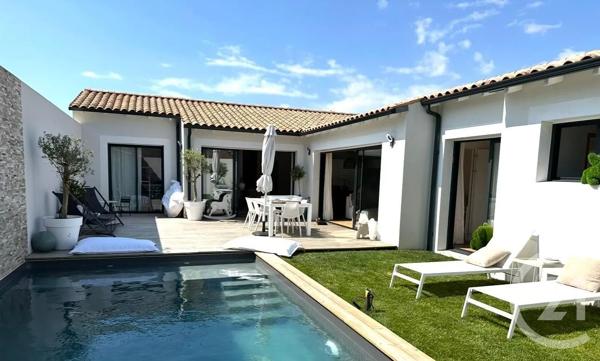 Maison à vendre  4 pièces - 142 m 2   L HOUMEAU  - 17