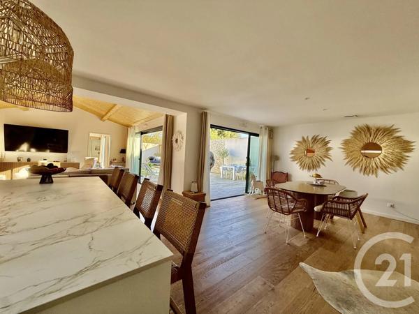 Maison à vendre  4 pièces - 142 m 2   L HOUMEAU  - 17