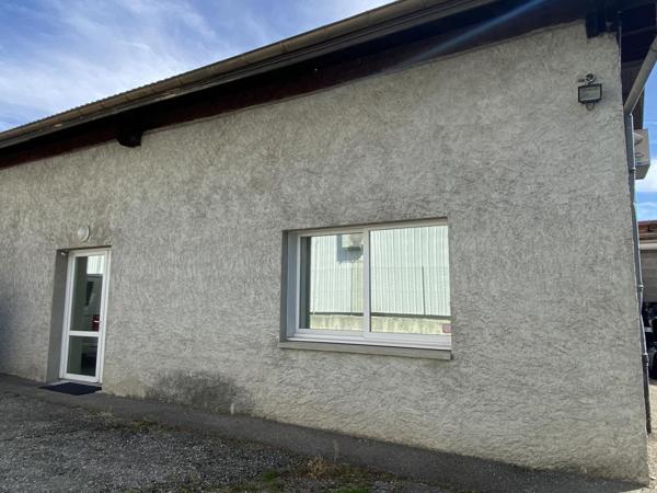 Local à usage commercial et/ou professionnel