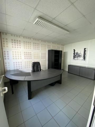 Local à usage commercial et/ou professionnel