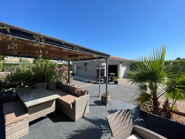 Superbe plain pied avec garage et piscine, au calme