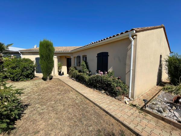 Superbe plain pied avec garage et piscine, au calme