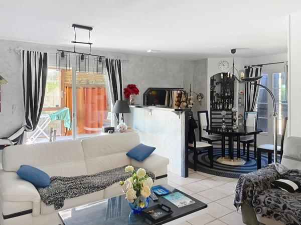 Superbe plain pied avec garage et piscine, au calme