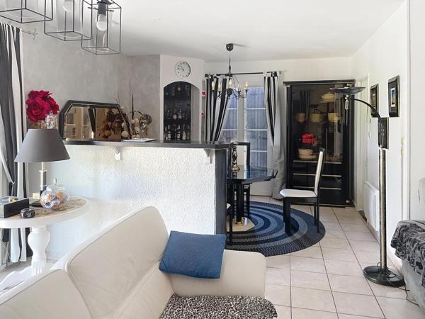 Superbe plain pied avec garage et piscine, au calme