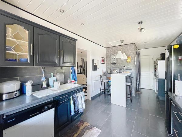 Superbe plain pied avec garage et piscine, au calme