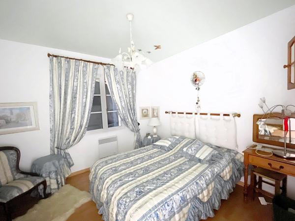 Superbe plain pied avec garage et piscine, au calme