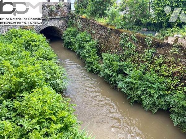 À Vendre, maison de 130 m² avec 4 chambres, bord de rivière. Située en bord de rivière, cette m...