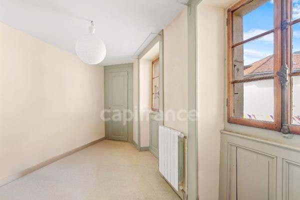 Maison à vendre 10 pièces GEX (01)