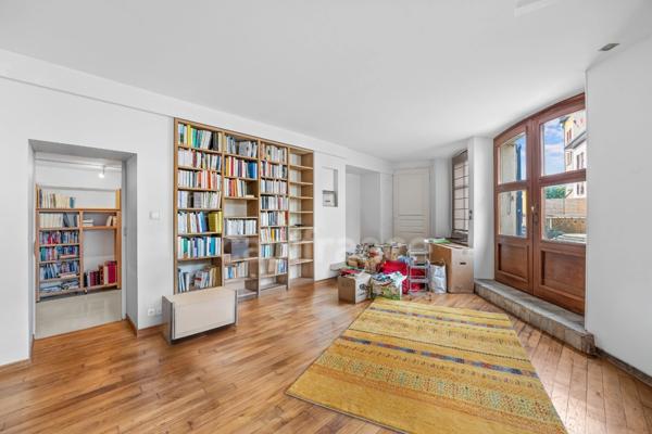 Maison à vendre 10 pièces GEX (01)