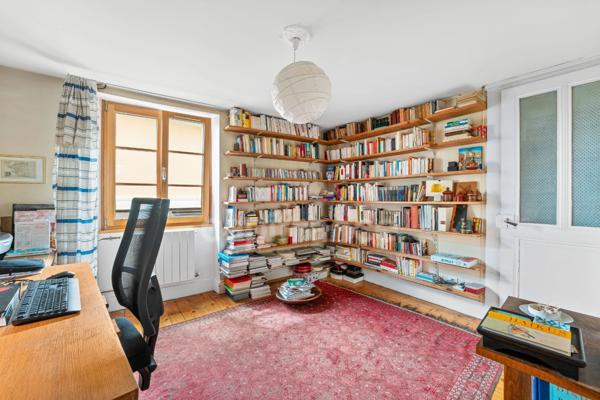 Maison à vendre 10 pièces GEX (01)