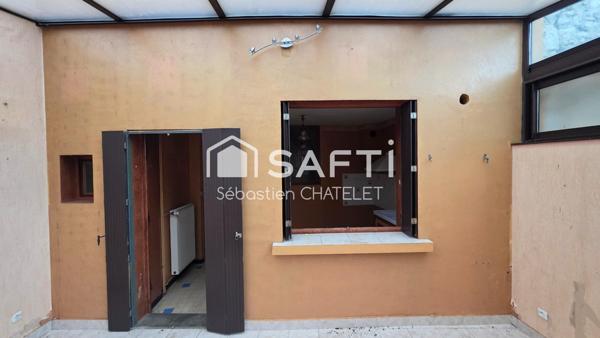 Maison de ville à rénover avec beau potentiel