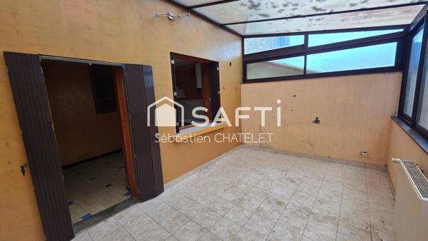 Maison de ville à rénover avec beau potentiel