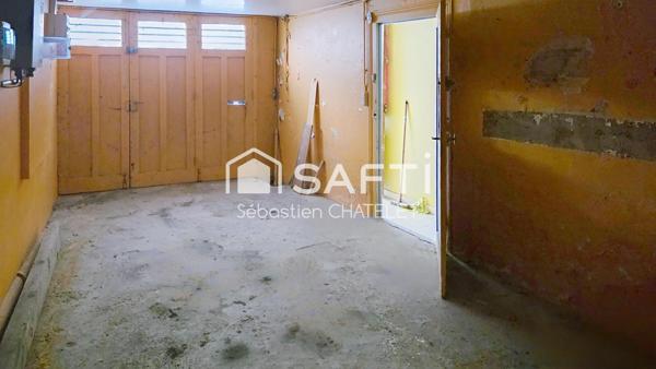 Maison de ville à rénover avec beau potentiel