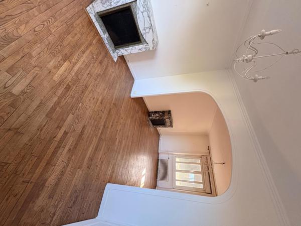 SAINT MICHEL, 4 niveaux spacieux , sous sol de 80m2 à aménager pour acces direct au jardin.