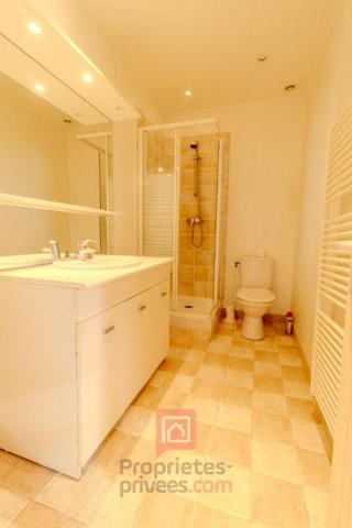 A SAISIR - Maison de village 6 pièce(s) 115 m2 avec garage de 75m2 et place de parking