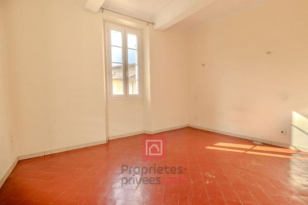 A SAISIR - Maison de village 6 pièce(s) 115 m2 avec garage de 75m2 et place de parking