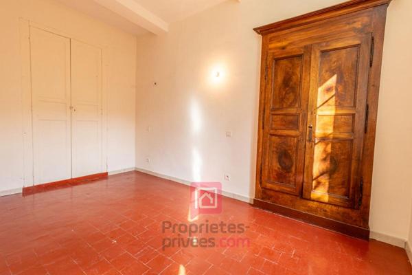 A SAISIR - Maison de village 6 pièce(s) 115 m2 avec garage de 75m2 et place de parking