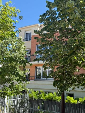 Appartement 4 pièce(s)_traversant_82m²_terrasse_parking_cave_vues dégagées