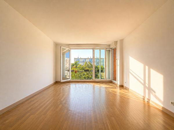 Appartement 4 pièce(s)_traversant_82m²_terrasse_parking_cave_vues dégagées