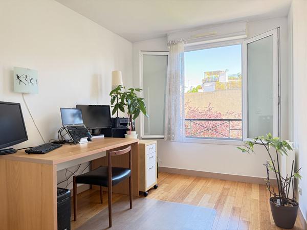 Appartement 4 pièce(s)_traversant_82m²_terrasse_parking_cave_vues dégagées