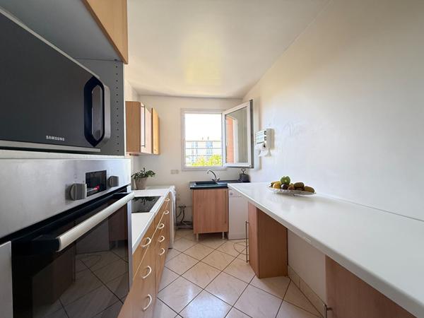 Appartement 4 pièce(s)_traversant_82m²_terrasse_parking_cave_vues dégagées