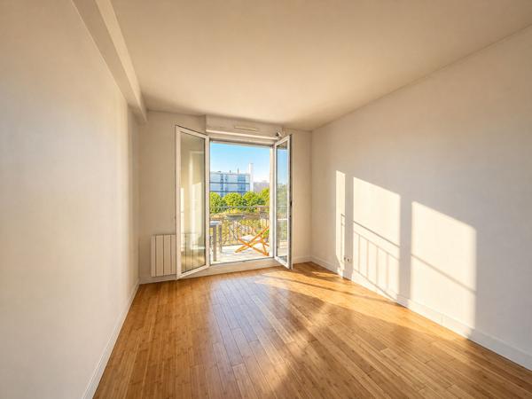 Appartement 4 pièce(s)_traversant_82m²_terrasse_parking_cave_vues dégagées