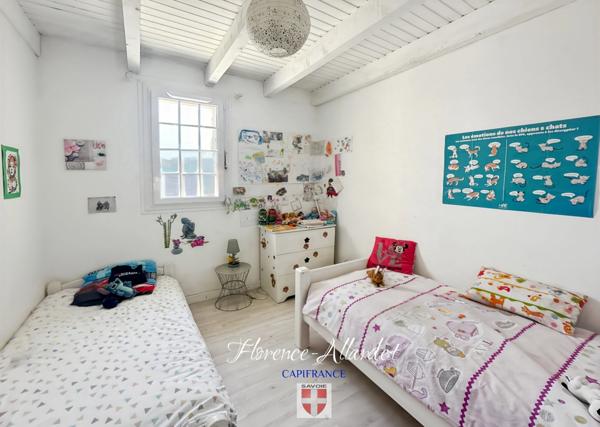 Saint-Jeoire-Prieuré – Propriété de caractère avec vaste annexe et piscine (73)