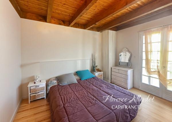 Saint-Jeoire-Prieuré – Propriété de caractère avec vaste annexe et piscine (73)