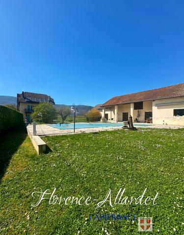 Saint-Jeoire-Prieuré – Propriété de caractère avec vaste annexe et piscine (73)