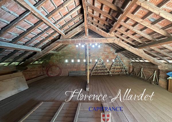 Saint-Jeoire-Prieuré – Propriété de caractère avec vaste annexe et piscine (73)