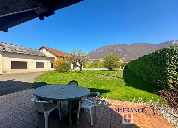 Saint-Jeoire-Prieuré – Propriété de caractère avec vaste annexe et piscine (73)