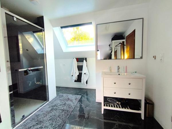 Maison traditionnelle aux beaux volumes et entièrement rénovée