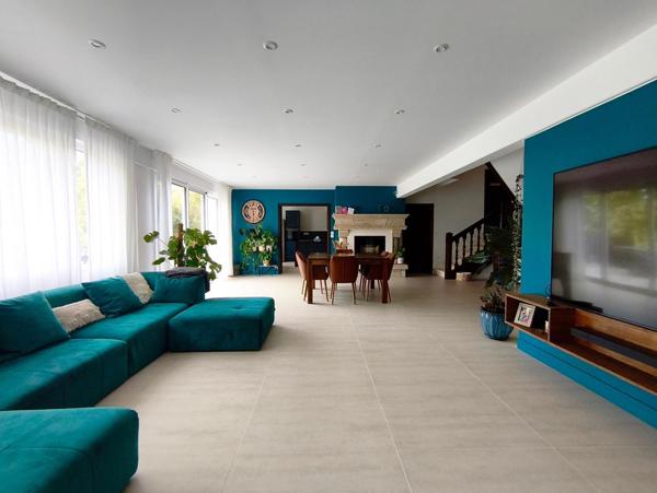 Maison traditionnelle aux beaux volumes et entièrement rénovée