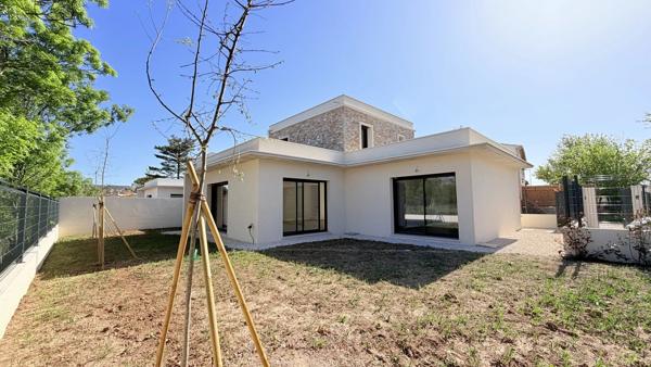 Vente                                                      Maison neuve
                        
                     4 pièces                      125 m2                     à Pourrières