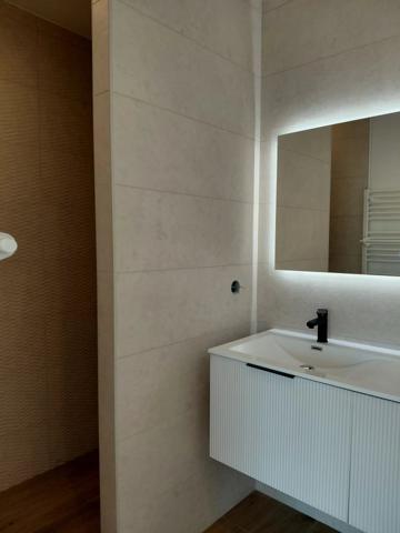 Vente                                                      Maison neuve
                        
                     4 pièces                      125 m2                     à Pourrières