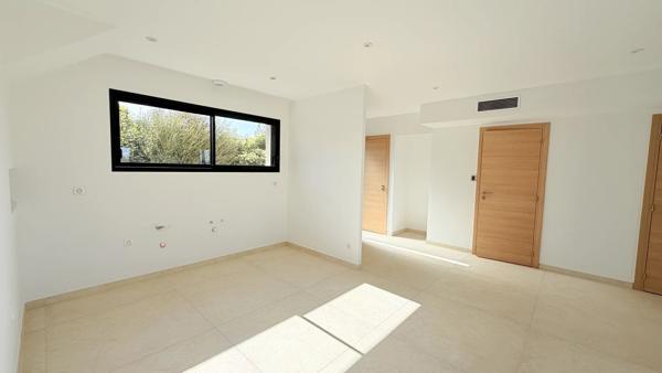 Vente                                                      Maison neuve
                        
                     4 pièces                      125 m2                     à Pourrières