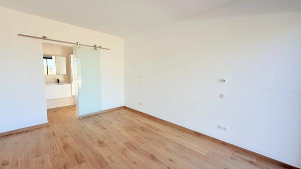 Vente                                                      Maison neuve
                        
                     4 pièces                      125 m2                     à Pourrières
